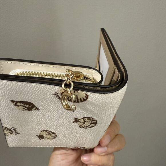 Coach CBO73 Snap Wallet Shell Print - Picture 6 of 10